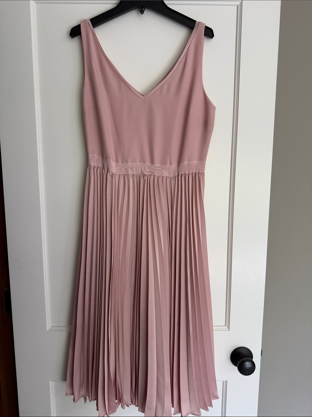 Banana Republic Pleated V-Neck Midi Dress in Dusty Pink